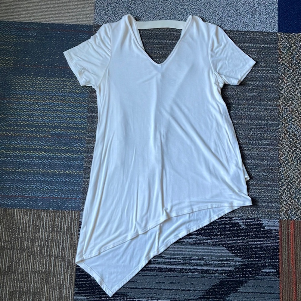 Lisa Rinna ivory short sleeve asymmetrical hem top with chiffon back detail XXS